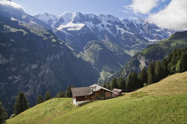Mürren’den Lauterbrunnen Vadisi