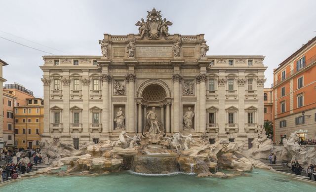 Roma’daki Trevi Çeşmesi